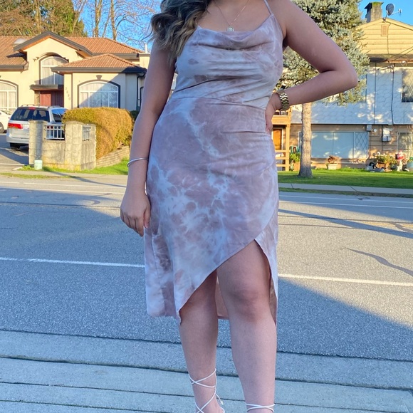 Dress with a slit - Picture 2 of 2